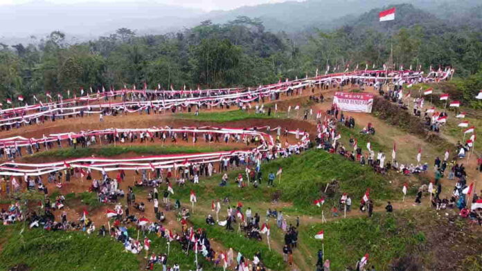 Bentangkan Bendera Merah Putih