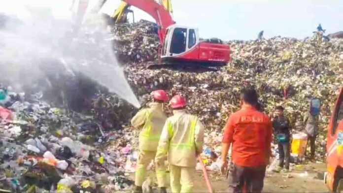 Bau Menyengat di TPA Ciangir