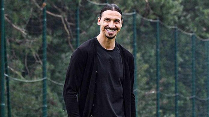 Jelang Laga AC Milan vs Newcastle, Zlatan Ibrahimovic Terlihat Ikut Latihan Bersama Rossoneri