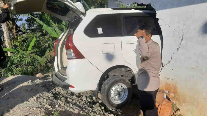 Pengemudi Mobil Minibus