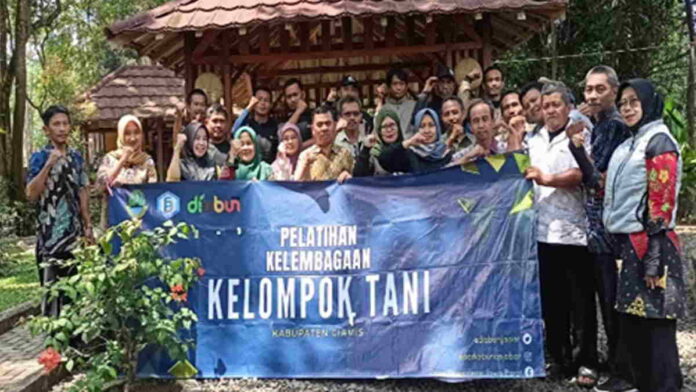 Pelatihan Kelembagaan Kelompok Petani Kopi di Rajadesa Ciamis