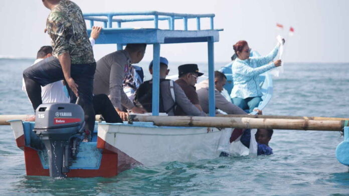 Bupati Jeje Larang Masyarakat Pangandaran Tangkap Baby Lobster