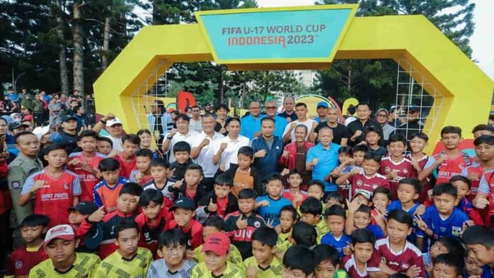 trofi piala dunia U-17