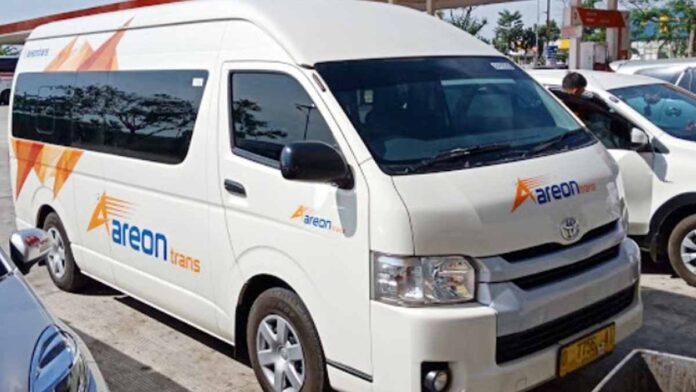 Shuttle Bus untuk Kenyamanan Perjalanan Milik Ahmi Septari