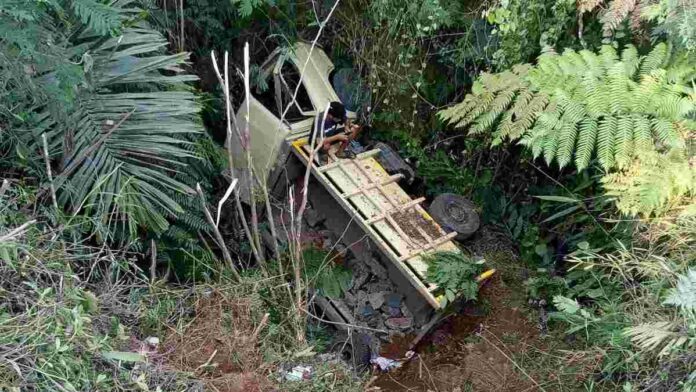 Truk pengangkut batu