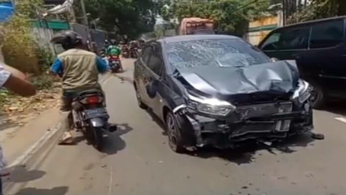 seorang pemotor meninggal seketika setelah terlibat kecelakaan di Cimahi Tengah