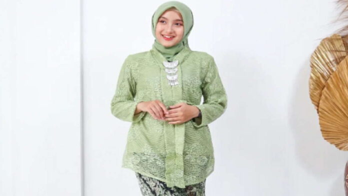 Kebaya Encim Brokat untuk Acara Formal dan Semi Formal