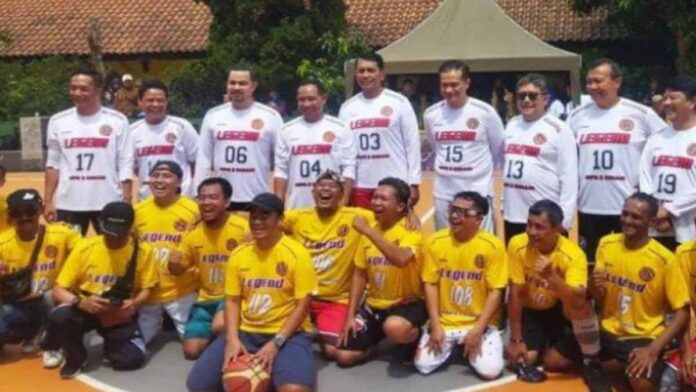 Panglima TNI Jenderal Agus Subiyanto seusai menggelar pertandingan basket di Cimahi