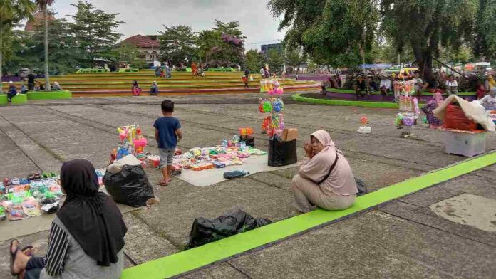 Pedagang Taman Surawisesa