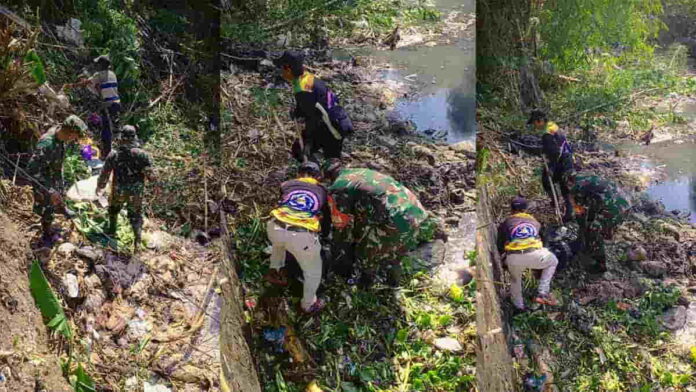 Pembersihan Sampah Jembatan Cimantri