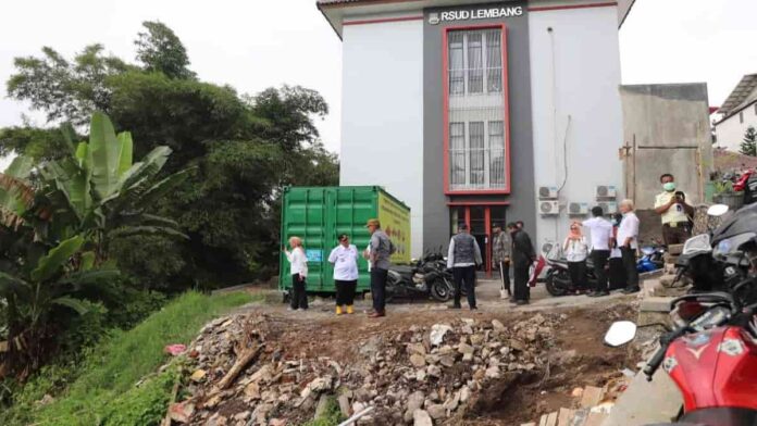 Pj Bupati Bandung Barat Arsan latif mengaku miris melihat kondisi bangunan RSUD Lembang yang sudah tidak layak.