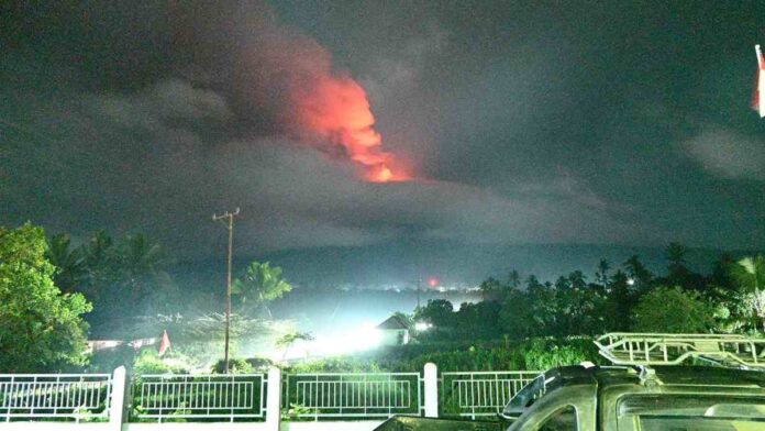 Aktivitas Vulkanik Gunung Lewotobi di NTT