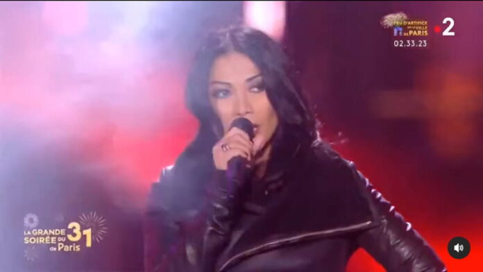 Anggun Tampil di Champs Elysees Paris pada Malam Tahun Baru