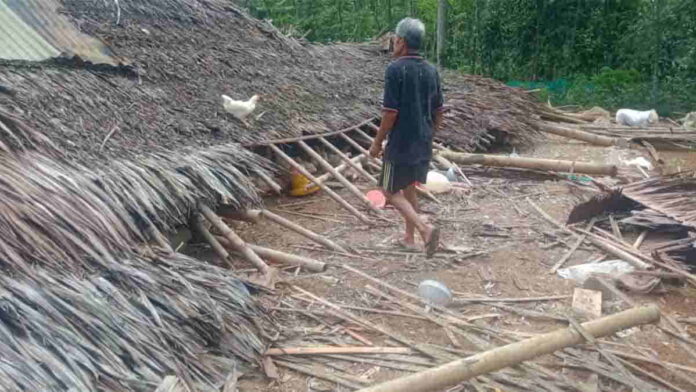 Kandang Ayam Ambruk Pangandaran