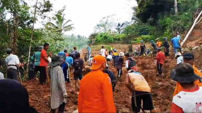 Tebing Longsor di Tasikmalaya