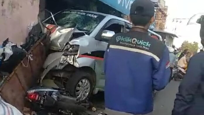 Mobil yang Terlibat Tabrakan dan Tewaskan 2 Pemotor di Tasikmalaya Berlogo Partai