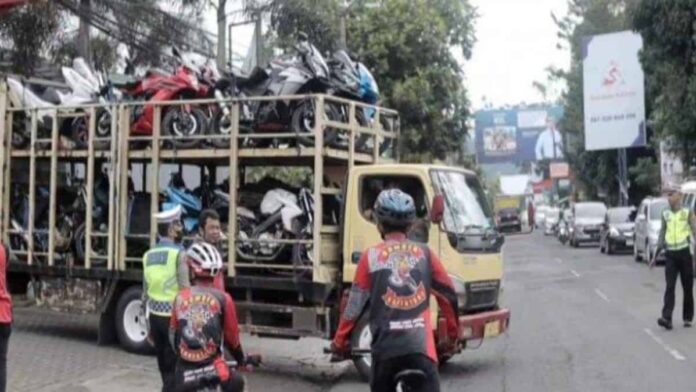 Operasi lalu lintas knalpot bising Polres Cimahi