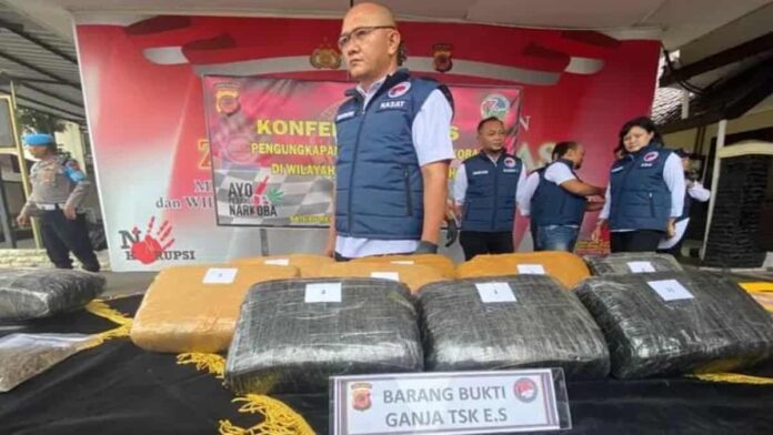 Polres Cimahi bekuk tersangka pengedar ganja