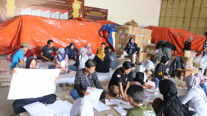 Proses Sorlip di Gudang Logistik KPU Kota Banjar