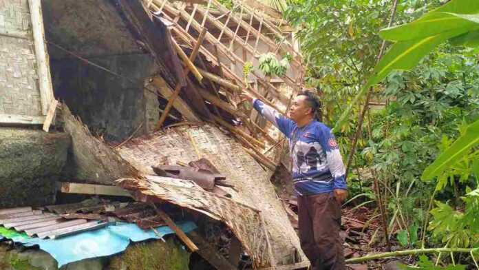 Rumah lansia ambruk