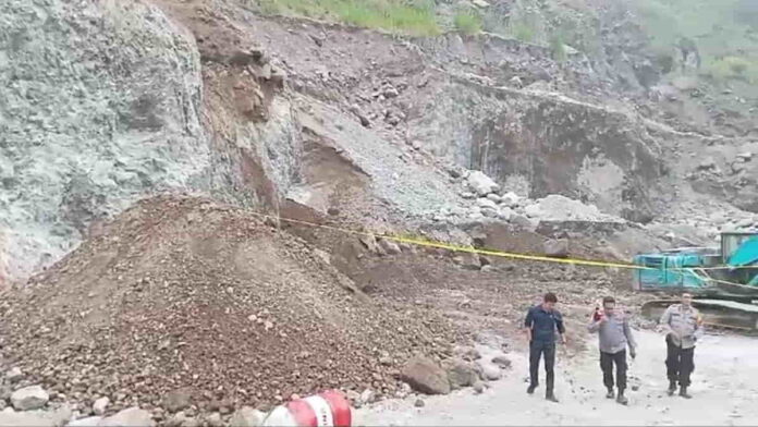 Longsor Tambang Pasir di Garut Timbun Pekerja