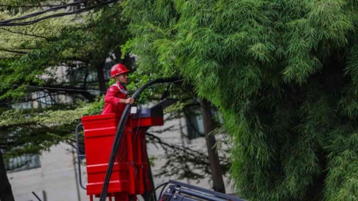 rapikan dan turunkan kabel udara di Kota Bandung