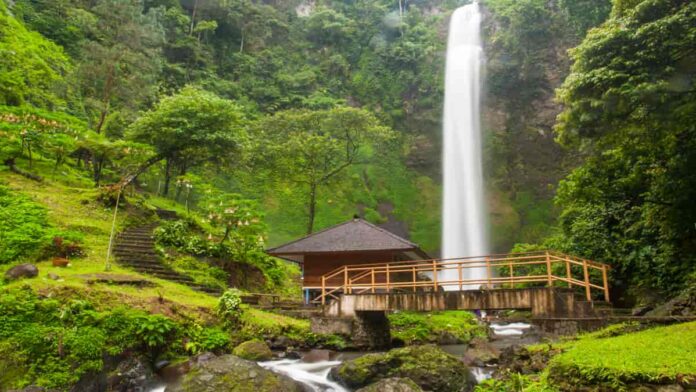 Curug Cimahi, Menawarkan View Alam yang Indah Nan Sejuk