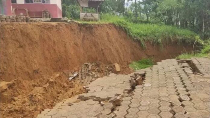 Pergerakan tanah di Bandung Barat