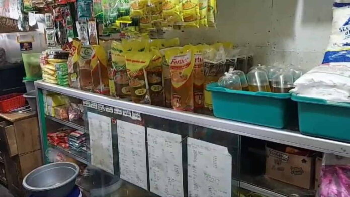 Harga minyak goreng dan gula di Pasar Cikurubuk Tasikmalaya