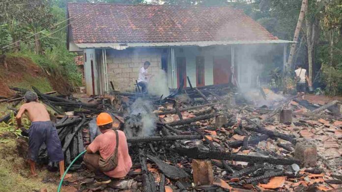 Kobaran Api Hanguskan Rumah Warga Cipaku Ciamis, Kebakaran Diduga dari Korsleting Listrik