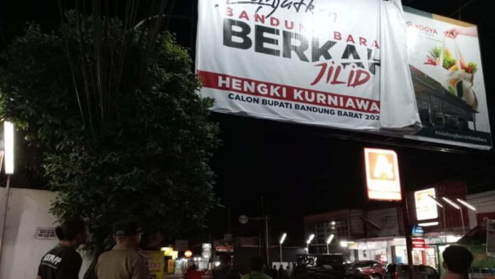 Penertiban reklame ilegal di Bandung Barat