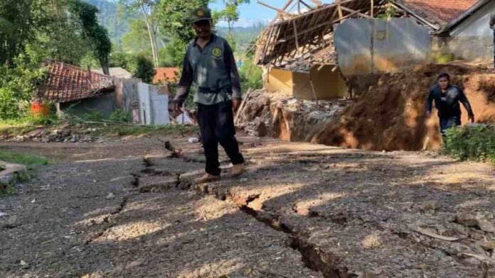 siapkan lahan relokasi korban terdampak pergerakan tanah