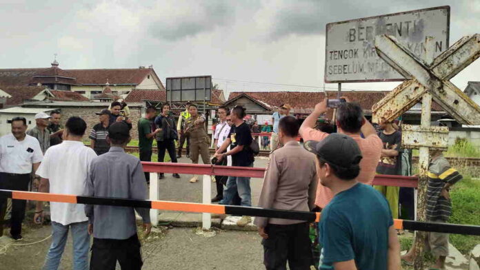 Warga Langensari Kota Banjar Minta Palang Pintu Kereta Api Dibuka