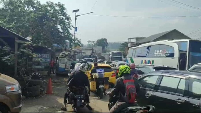 Arus Silaturahmi dominasi jalan raya di Garut