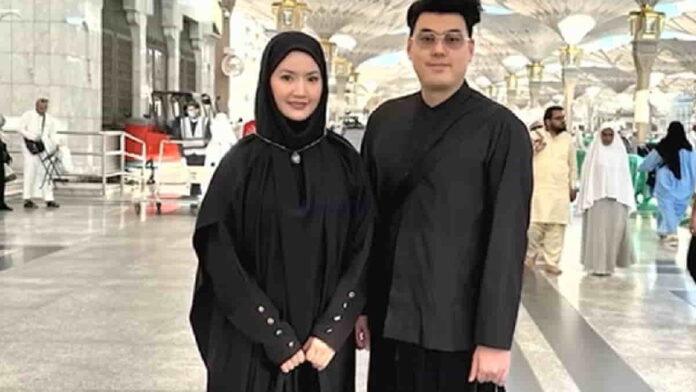 Asty Ananta Umrah Bareng Suami, Didoakan Punya Momongan