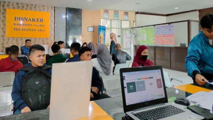 Disnaker Ciamis Layani Masyarakat Buat AK1 Secara Online