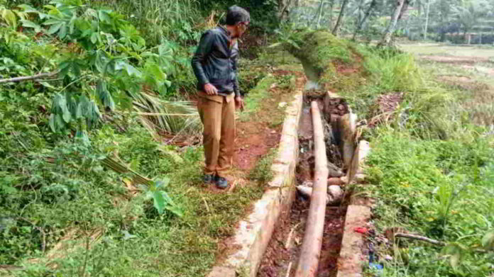 Saluran Irigasi Parakan Cina