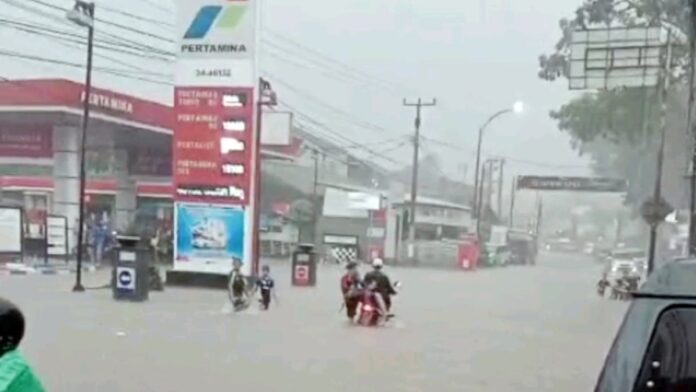 Jalan di Tasikmalaya Ini Jadi Langganan Banjir, Warga Minta Pemerintah Ambil Langkah Konkret