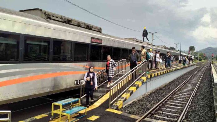 kereta api arus mudik Lebaran