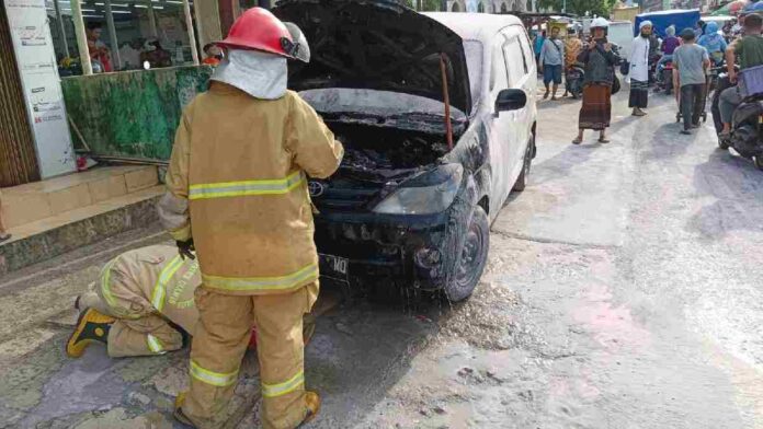 Mobil terbakar ciamis