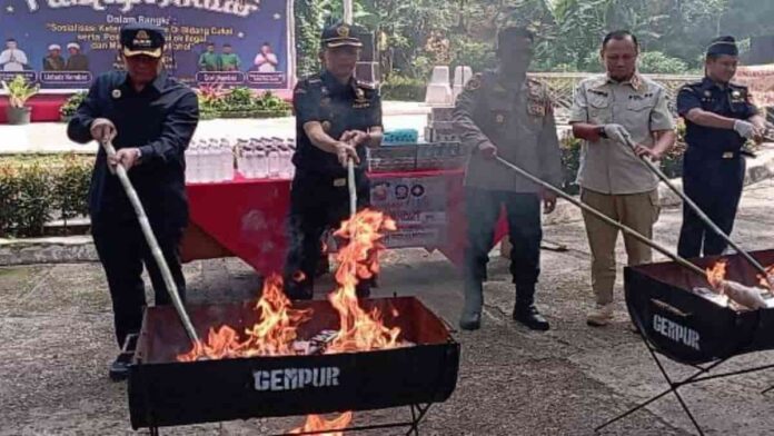 pemusnahan rokok ilegal di Cimahi