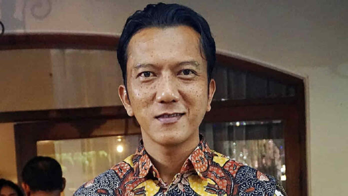 Profil Teuku Rifnu Wikana