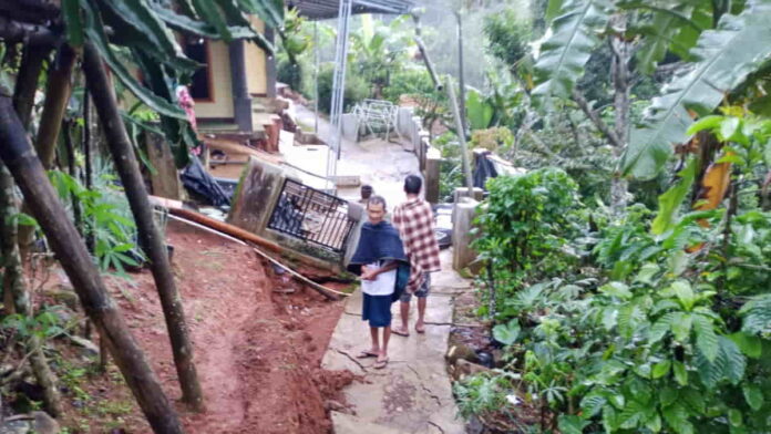 Rumah Terancam Amblas di Panawangan Ciamis