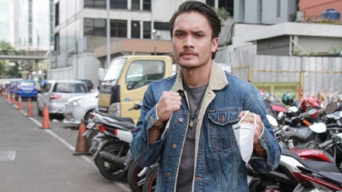 Profil Randy Pangalila, Aktor yang Akan Tampil di Byon Combat 3