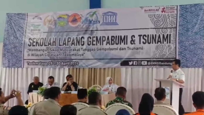 Gempa Pantai Cipatuhah Tasikmalaya