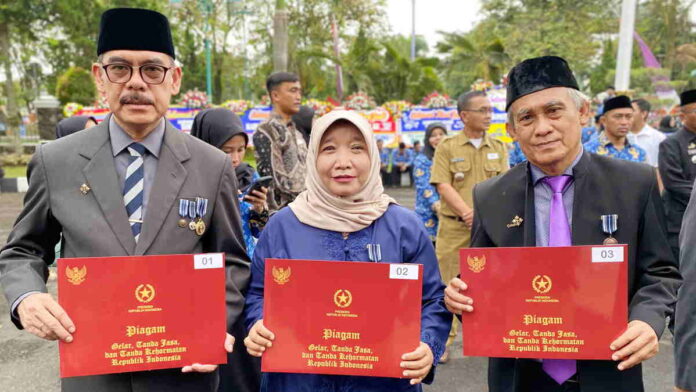 492 PNS di Ciamis Dapat Tanda Kehormatan Satyalancana Karya Satya