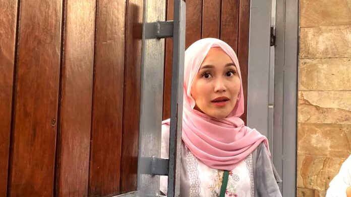 Ayu Ting Ting Kerepotan Saat Rayakan Idul Adha Tanpa Orang Tua