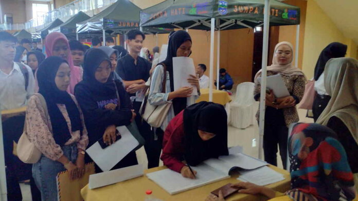 Job Fair, Ratusan Warga di Kota Banjar Antri Beradu Nasib Cari Kerja