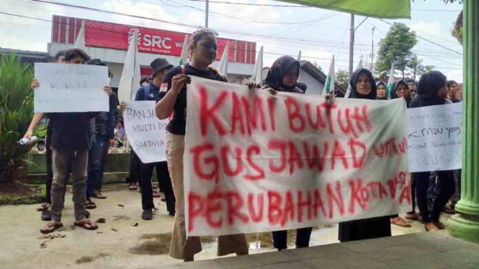 Kantor PKB Kota Banjar Digeruduk Massa Armada