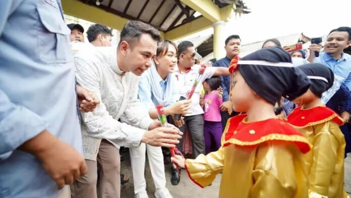 Keseruan Raffi Ahmad dan Zita Anjani, Bagi Makan Siang Gratis